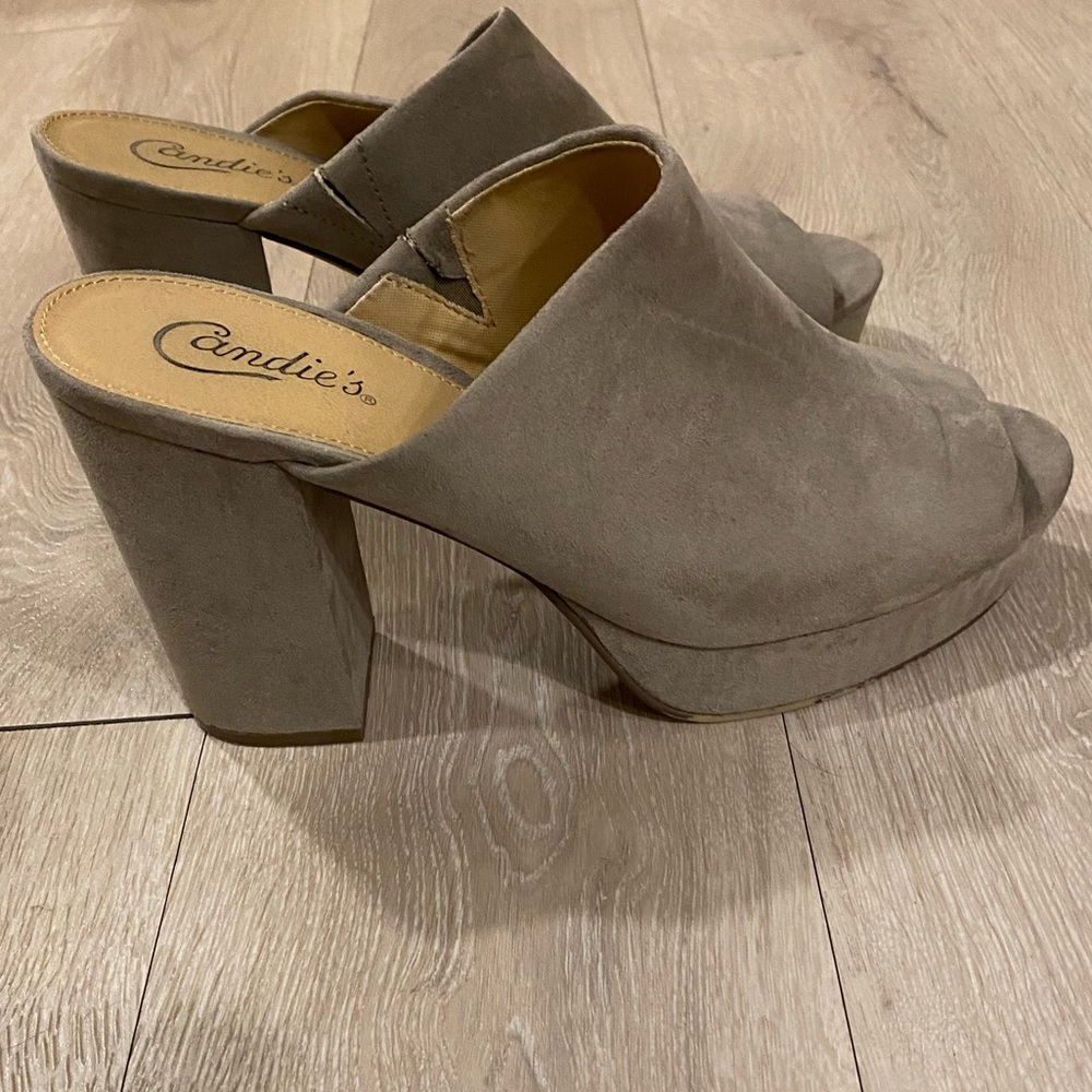 Steve Madden Suede Mule Heel Gem